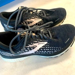 Womens ghost 13 brooks sneakers size 9.5